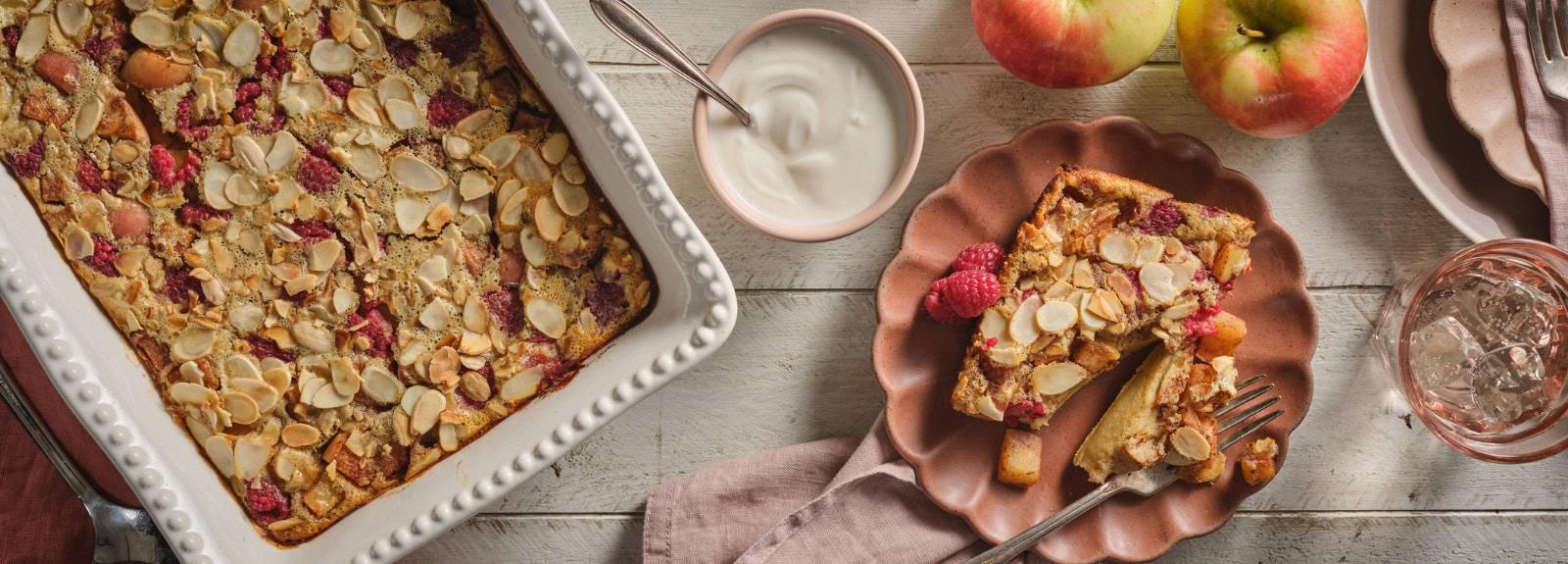 Pain-déjeuner aux pommes et aux petits fruits